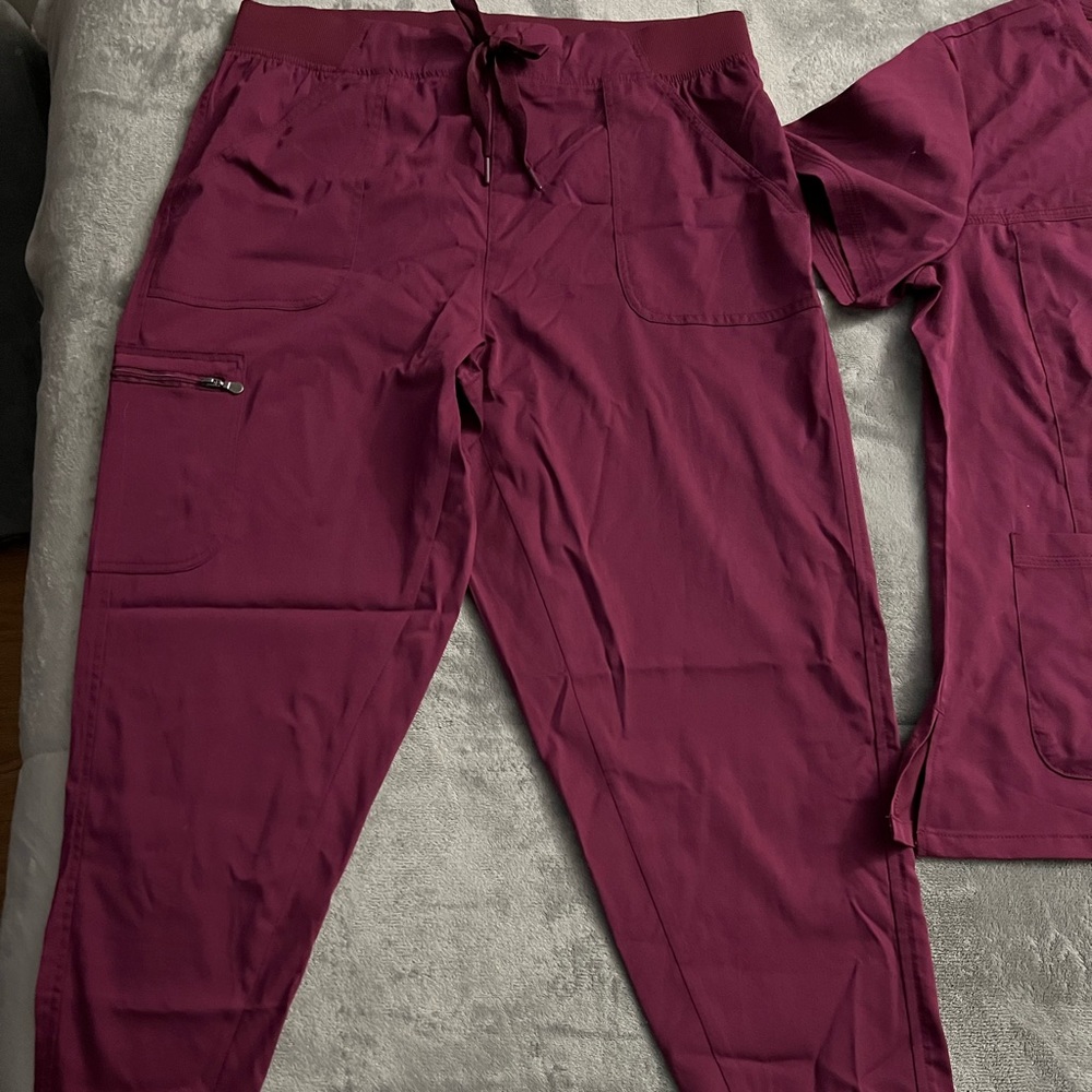 Adar Scrub Set - Picture 10 of 13